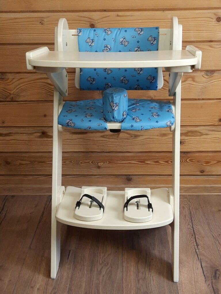 Растущий стул   Kidguru Тедди  с прямой спинкой 23 см, подлокотниками , абдуктором и фиксатором стопы  может быть дополнен удобным столиком для занятий.
